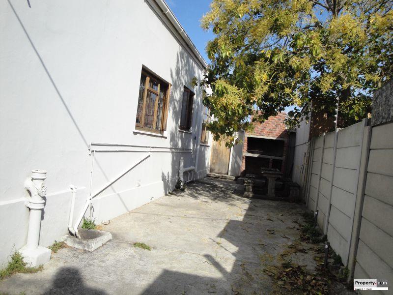 4 Bedroom Property for Sale in Sydenham Eastern Cape